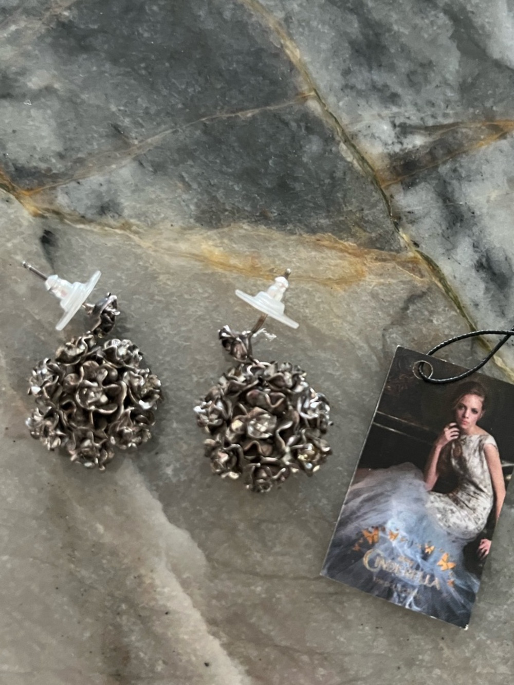 VIRGIN SAINTS & ANGELS DANGLE EARRING - Picture 4 of 8